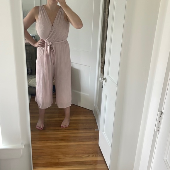 EXPRESS light pink jumpsuit, size Medium. (Leg portion runs like capri pants) - Picture 4 of 6